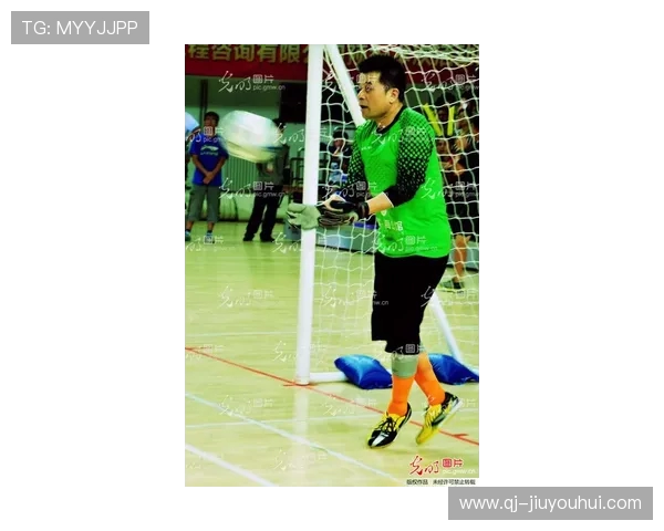 成人专用足球门将手套精选 高性能耐用舒适保护助力守门员表现